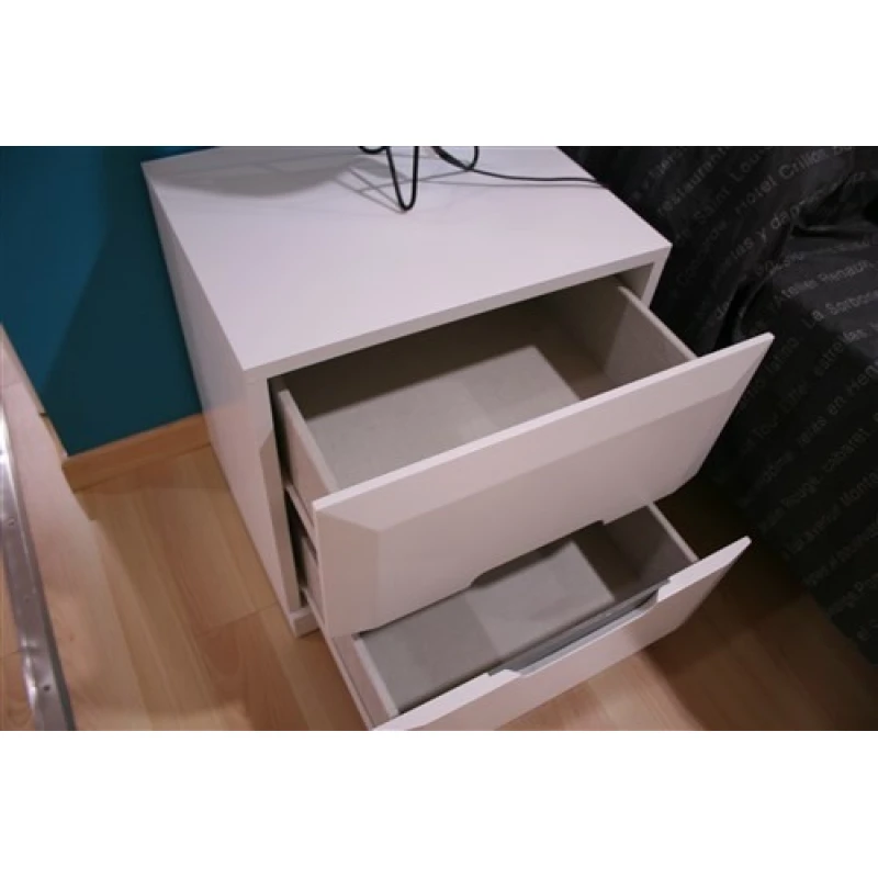 Dormitorio matrimonio con sinfonier y espejo blanco/gris