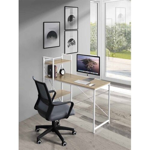 Silla de estudio y mesa de estudio con estanterías