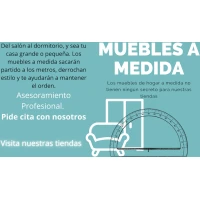 Composición de sillas y mesa de comedor lacada