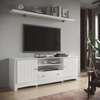 Salón con mueble de tv y estante