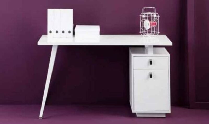 Mesa de estudio blanca