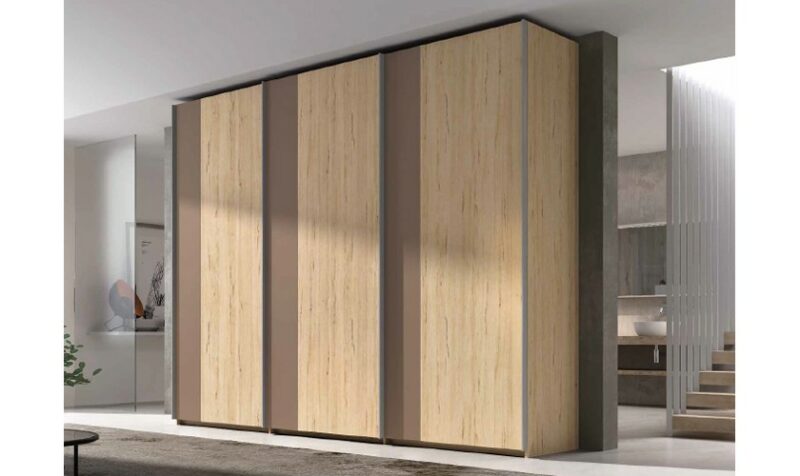 Armario 3 puertas correderas de madera Arios con acabados basalto