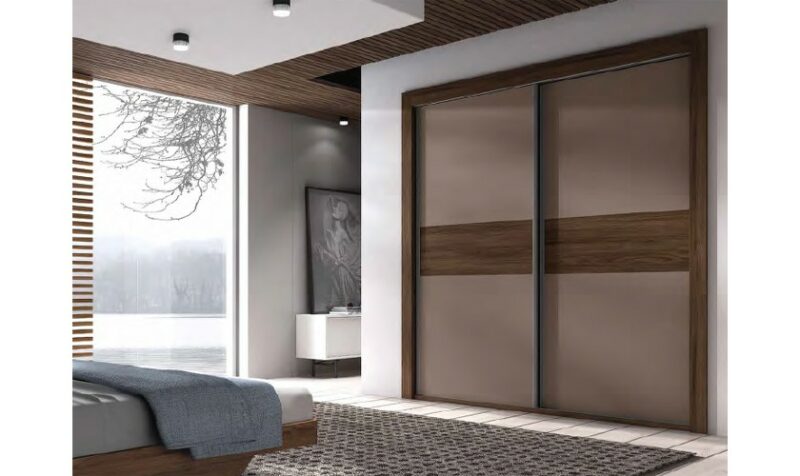 Armario 2 puertas correderas marrón acabados en madera