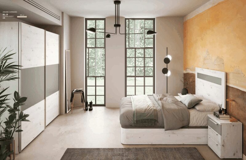 Dormitorio con armario de puertas correderas, cabezal, canape y dos mesitas