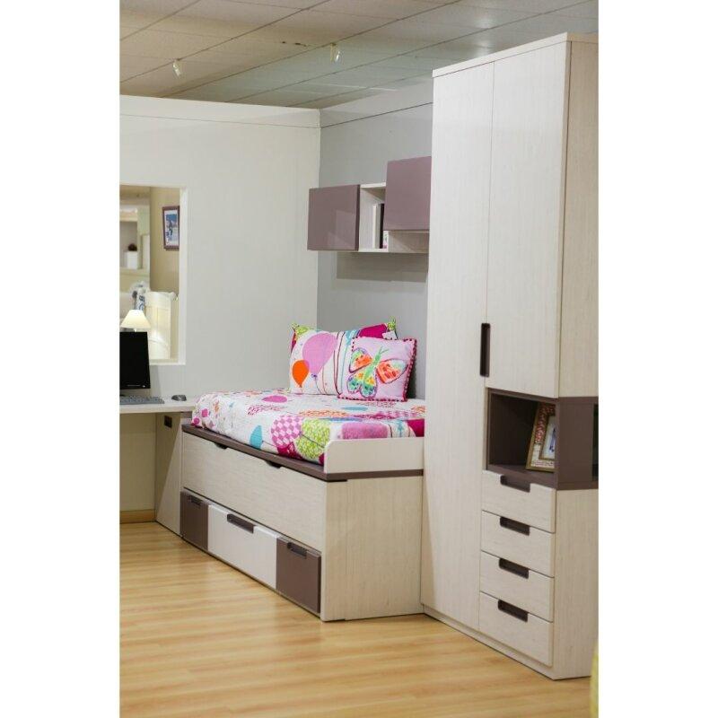 dormitorio juvenil con zona de estudio y armario
