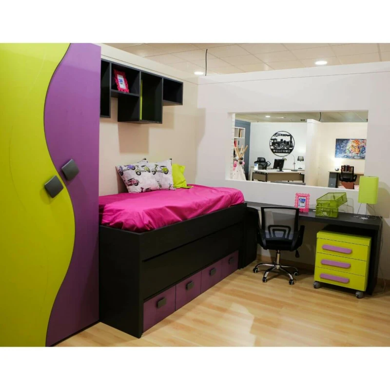 dormitorio juvenil con armario y zona de estudio