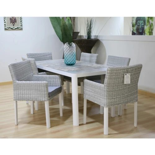 Mesa alta de jardín con 4 sillones de ratán