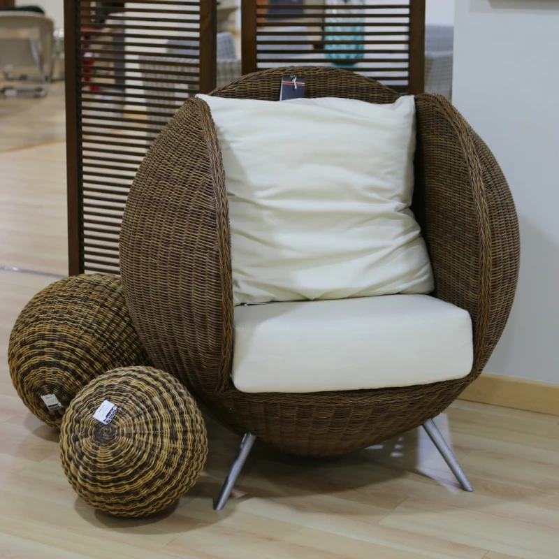 sillón huevo de ratán para jardín