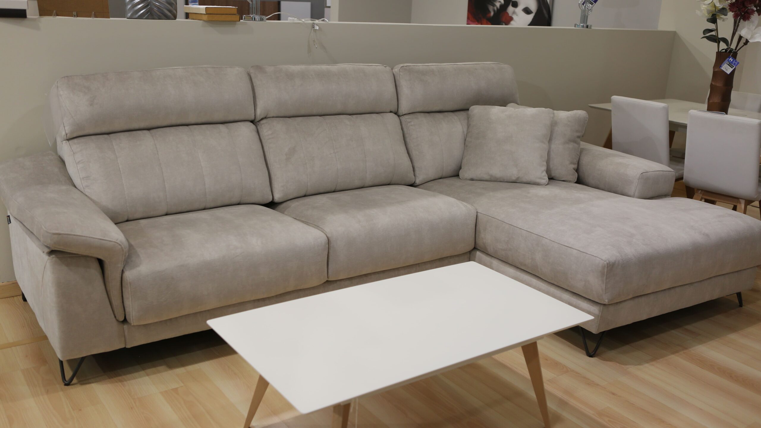 Chaislongue con pata metálica y asientos extraíbles con brazo arcón en chaislongue. - Imagen 2