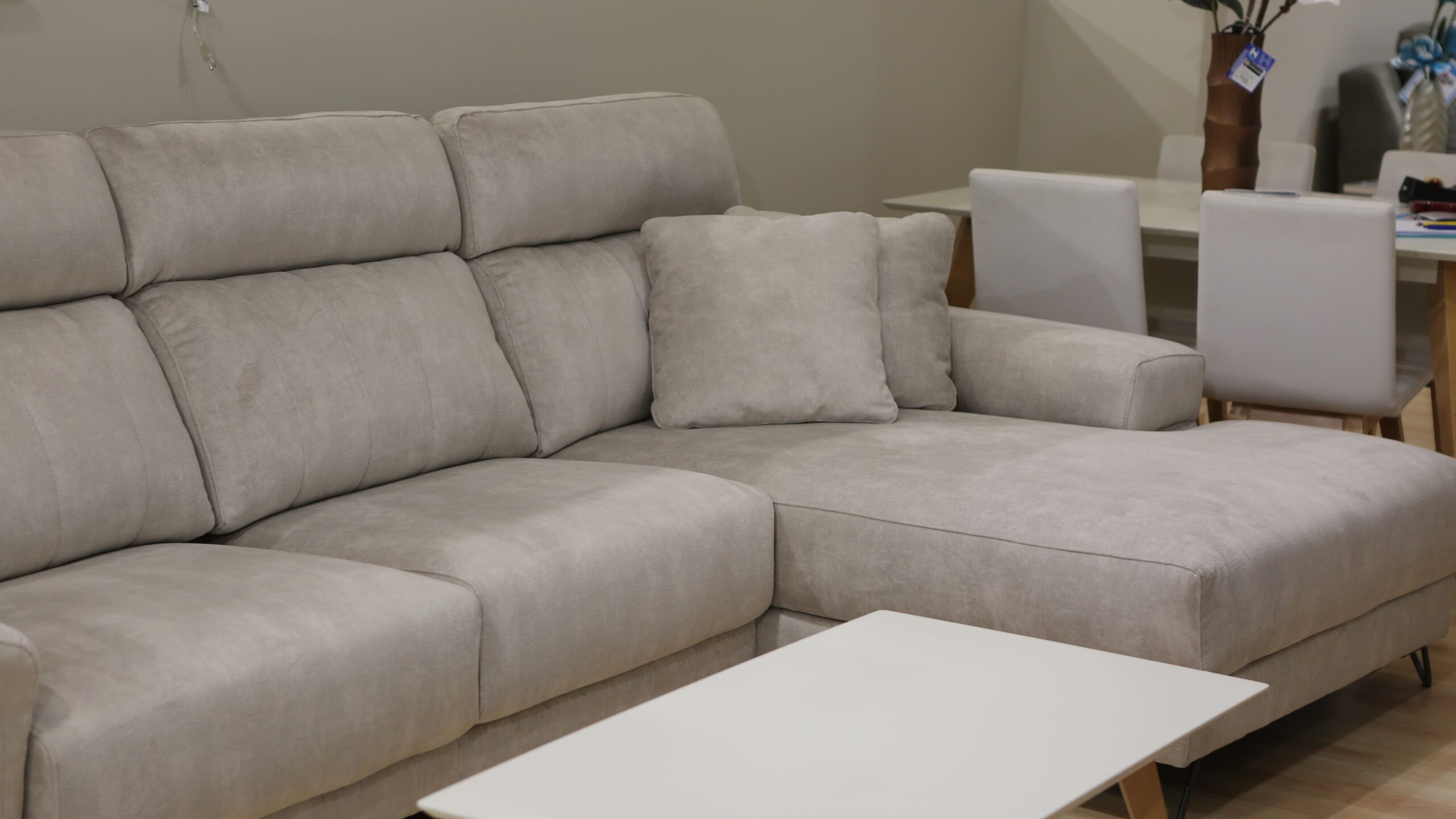 Chaislongue con pata metálica y asientos extraíbles con brazo arcón en chaislongue. - Imagen 3