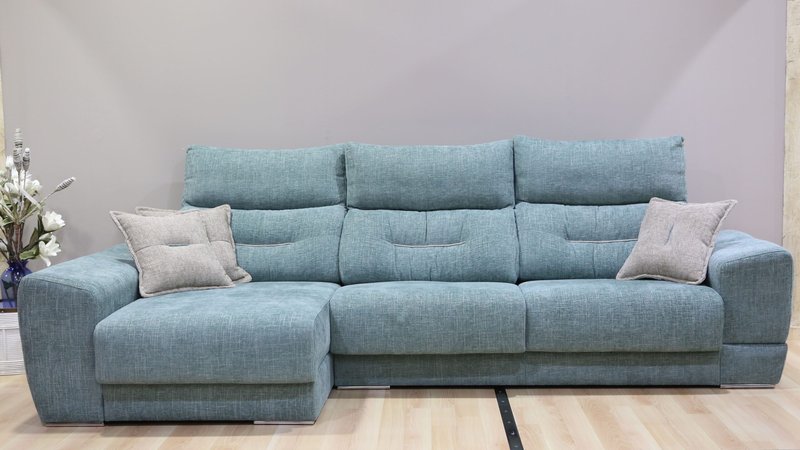 Chaislongue con 2 asientos deslizantes de bandeja y cabezales reclinables por puntos