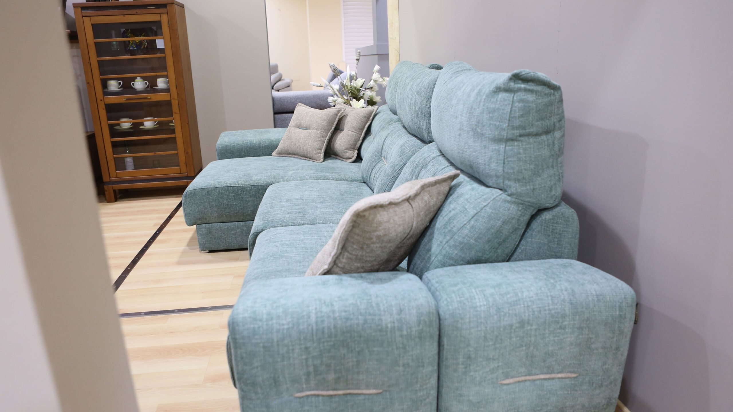 Chaislongue con 2 asientos deslizantes de bandeja y cabezales reclinables por puntos - Imagen 4