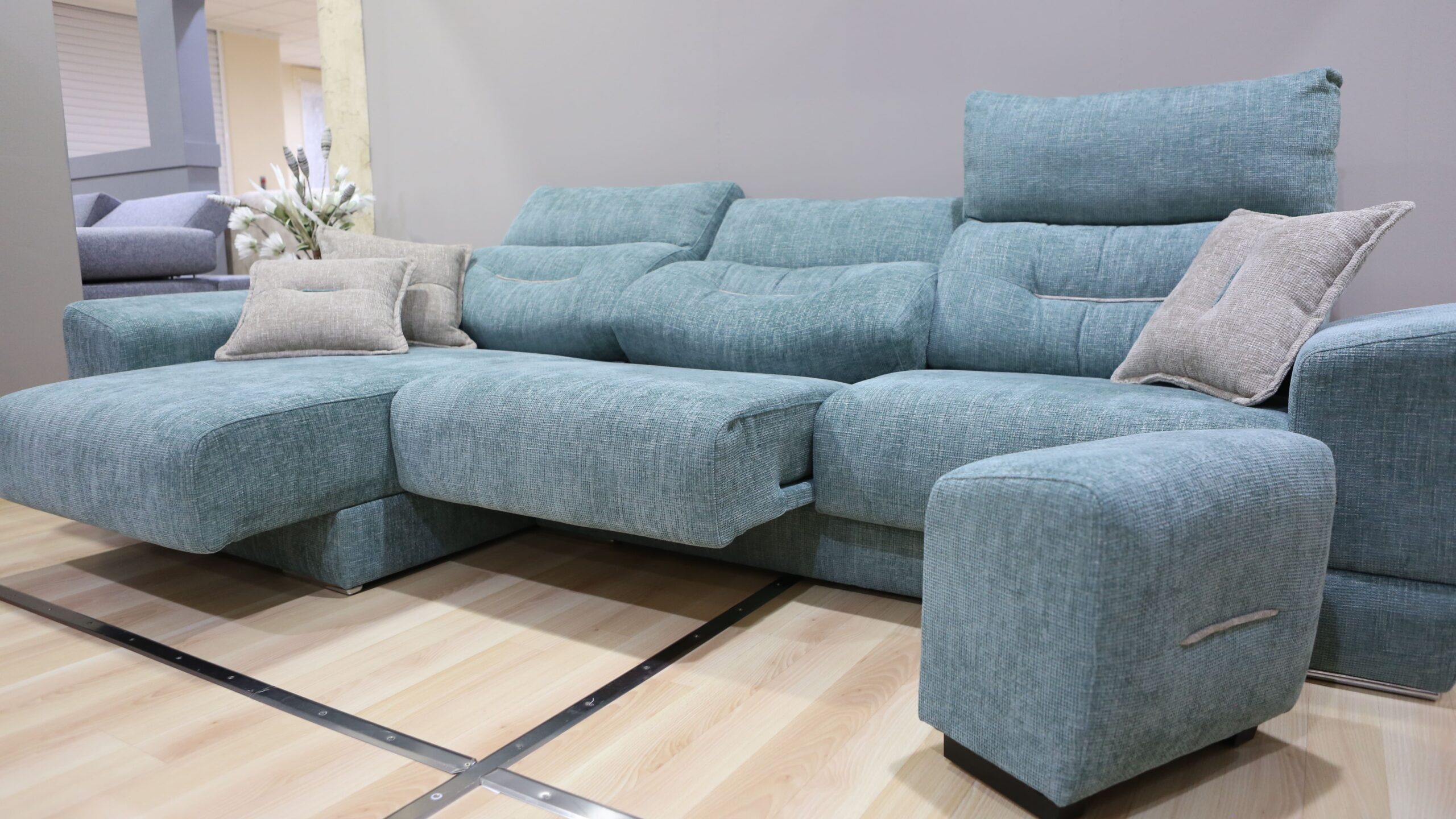 Chaislongue con 2 asientos deslizantes de bandeja y cabezales reclinables por puntos - Imagen 6