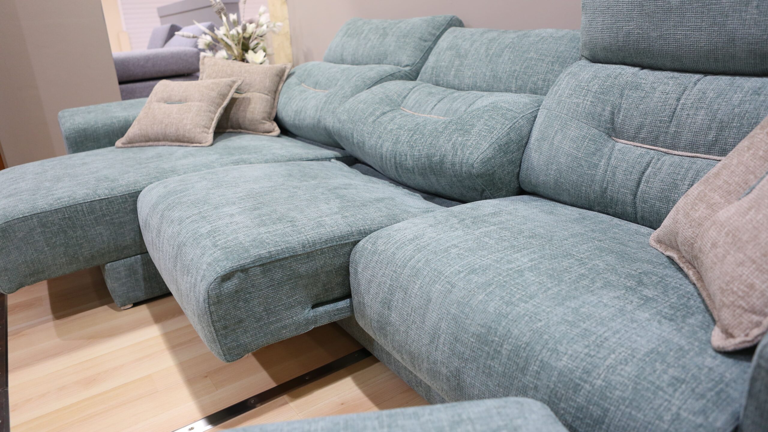 Chaislongue con 2 asientos deslizantes de bandeja y cabezales reclinables por puntos - Imagen 8