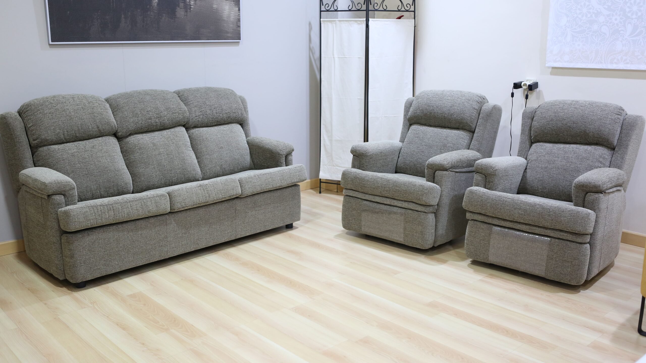 Sofá fijo 3 asientos y 2 sillones motorizados