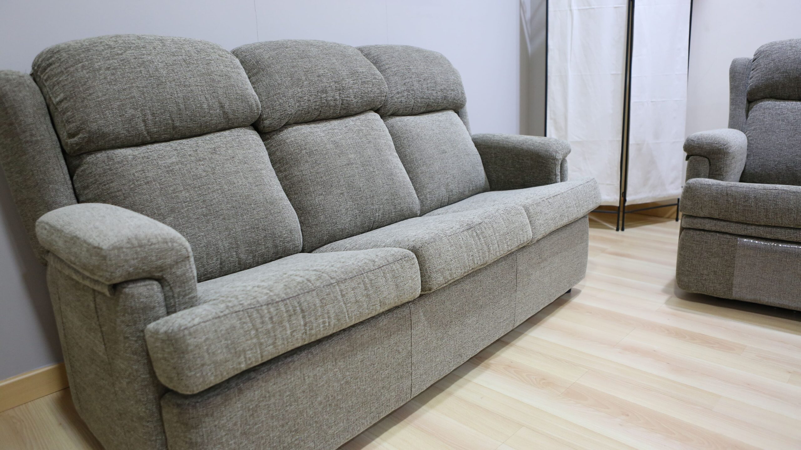 Sofá fijo 3 asientos y 2 sillones motorizados - Imagen 2