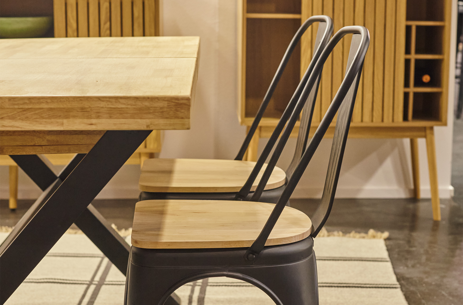 SILLA COMEDOR TOLIX NEGRO ASIENTO ROBLE NORDISH - Imagen 8