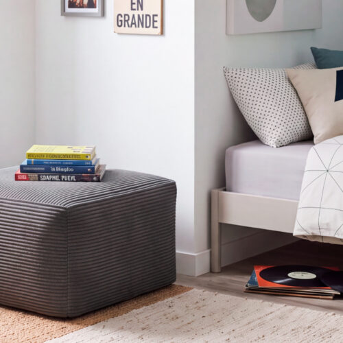PUF 70 x 70 CM CONVERTIBLE EN CAMA 70 x 195 CM CON FUNDA COLOR GRIS.